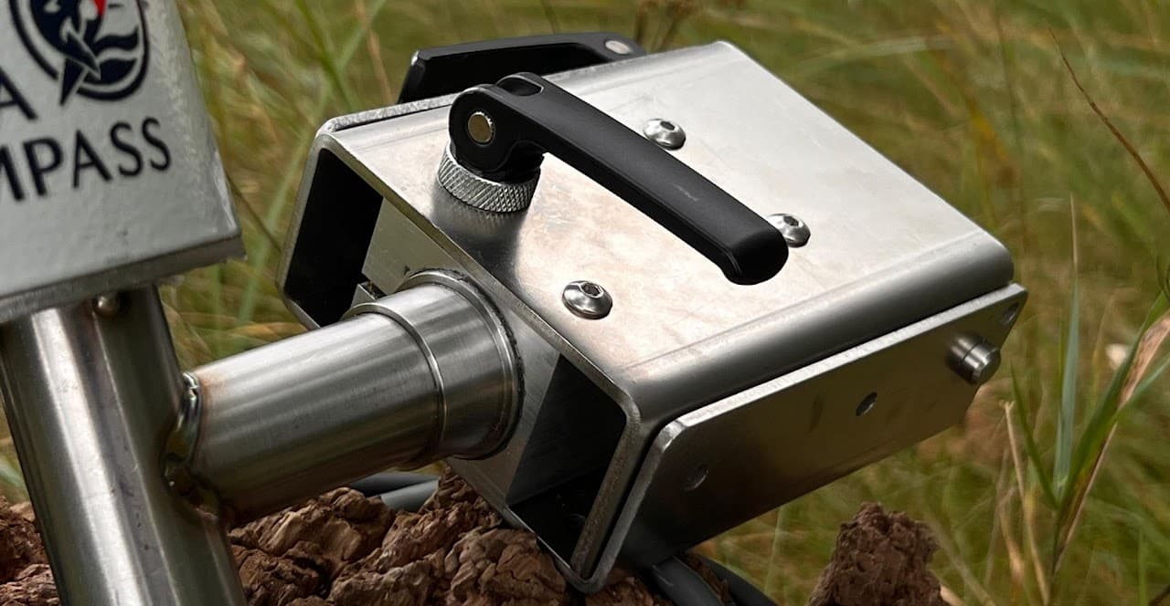 Kona Compass hardware detail